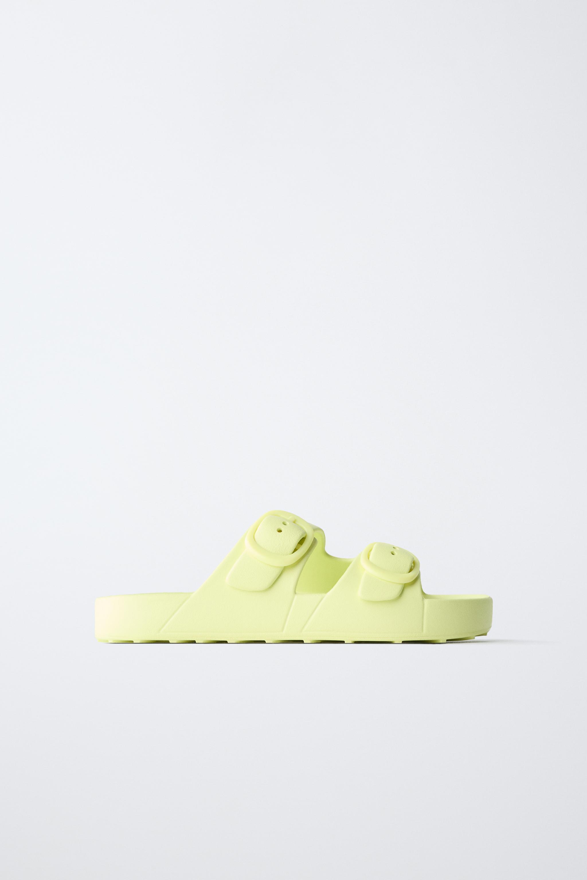 RUBBERIZED BUCKLED SANDALS